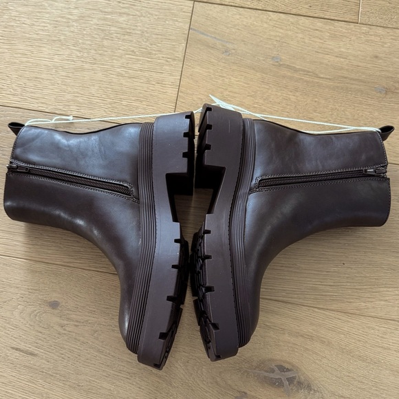 NWT American Eagle Chelsea Boot Dark Brown size 6 Woman’s - Picture 4 of 6